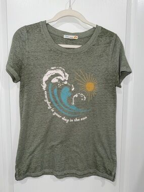 C&C California Olive Wave & Sun Graphic Tee size small
